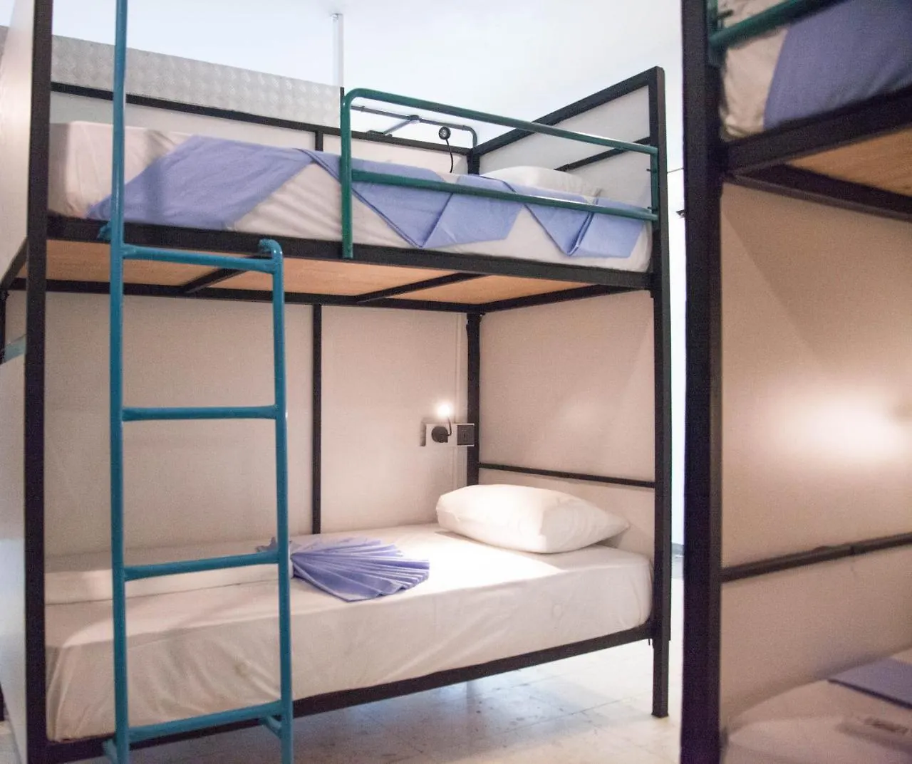 Bunky Monkey Hostels Colombo
